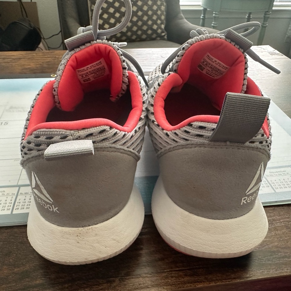 Reebok Memory Tech Sneakers. Size 9. Gently Used - image 3